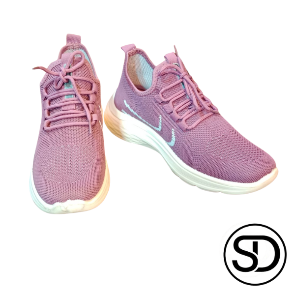 Women’s Lightweight Sports Sneakers – Breathable, Cushioned & Trendy (IS44)