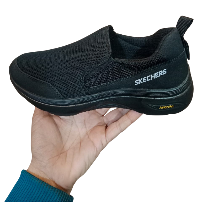SK004 Men’s Black Slip-On Sports Sneakers – Lightweight & Cushioned Comfort